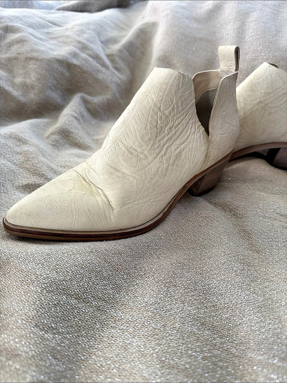 dolce vita White Pointed-Toe Ankle Boots